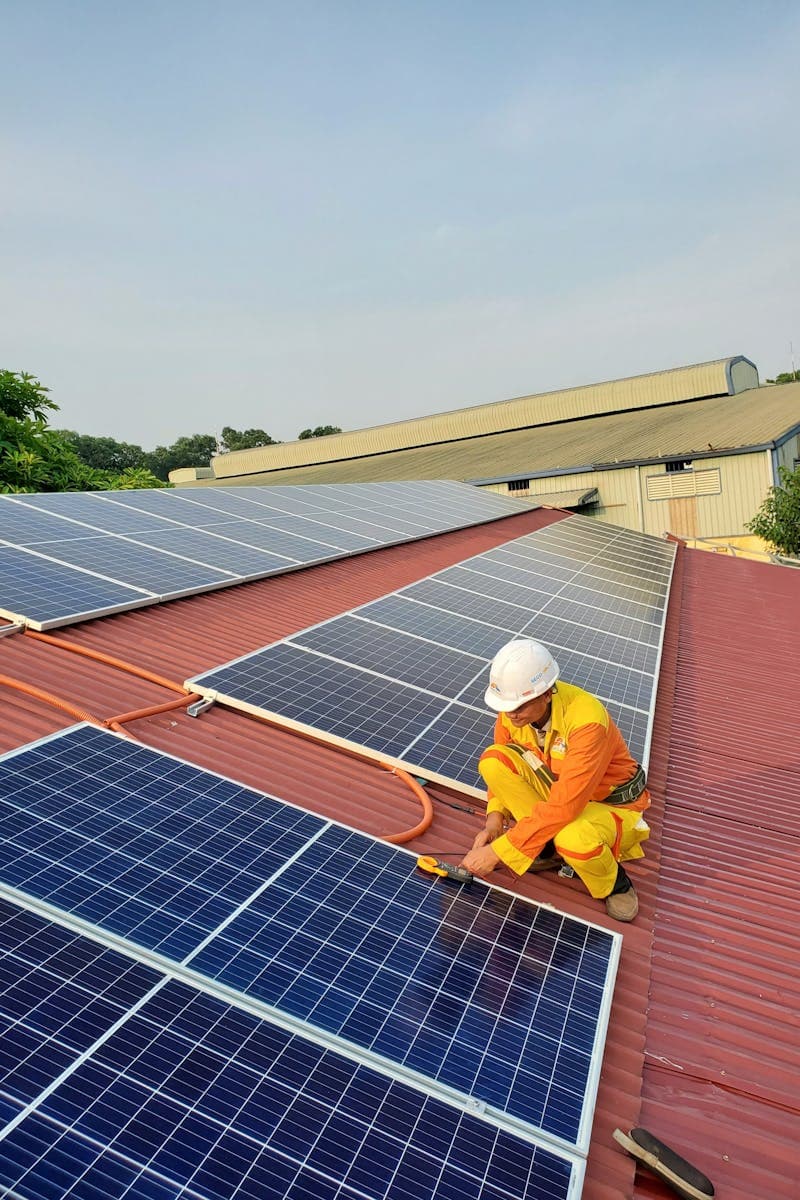 Solar advisory from development to operation.